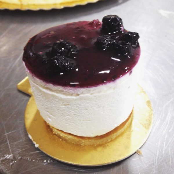 Mousse de queso con arándanos - Goxua Pastelería Xàtiva